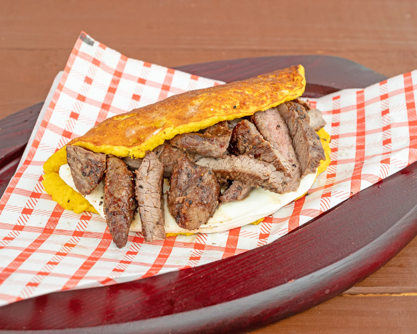 Cachapa with picaña and cheese